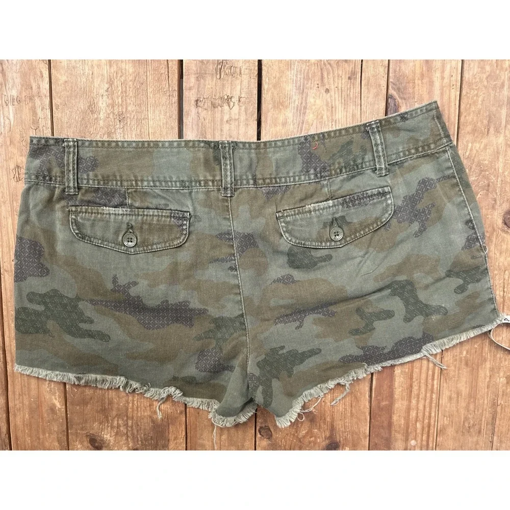 Camo Distressed Women's Cargo Shorts - Olive Green